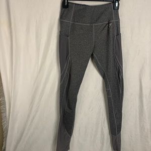 gymshark leggings color gray size small with pockets